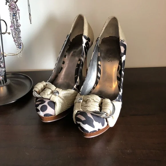 Authentic Guess pumps - Picture 2 of 5